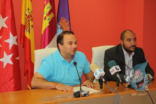 FOTOS MAS WEB. Firma convenio de colaboración entre MAS y Club Alcarreño 04.09 (1)